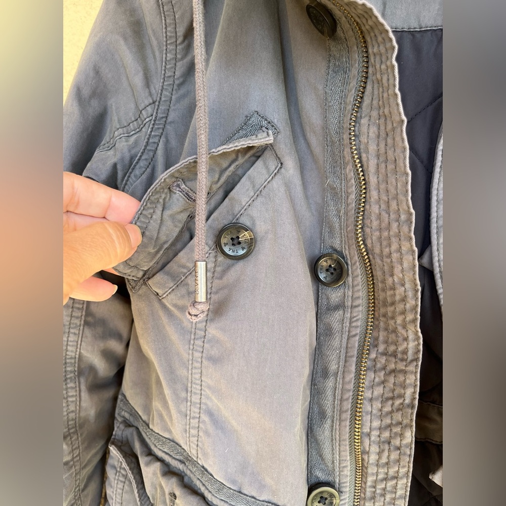 ⛄️TNA Gray Quilted Jacket - Picture 3 of 9